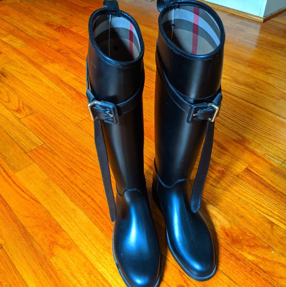 Authentic Burberry riding rain boots